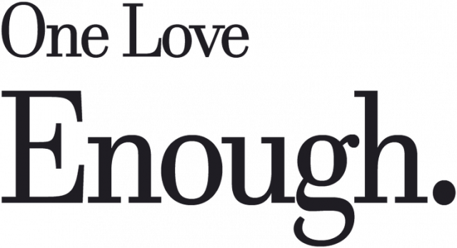 Koszulka z napisem "One Love Enough."