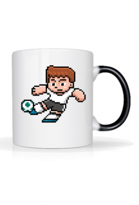 Pixel Art - strzelający piłkarz - styl retro - 8 bit - grafika inspirowana grą Minecraft - magiczny kubek - Pixel Art